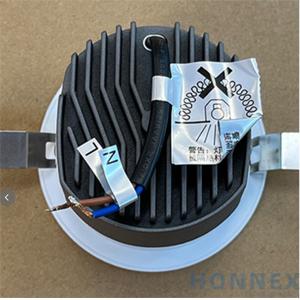 RS039B configurator — black or white reflector, 3000K or 4000K colour temperature, 24° or 36° beam angle