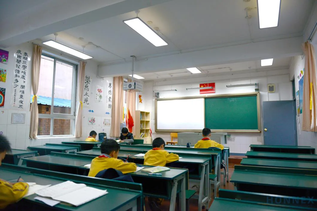 PHILIPS Classroom Lighting Solution SP135P & SP136P